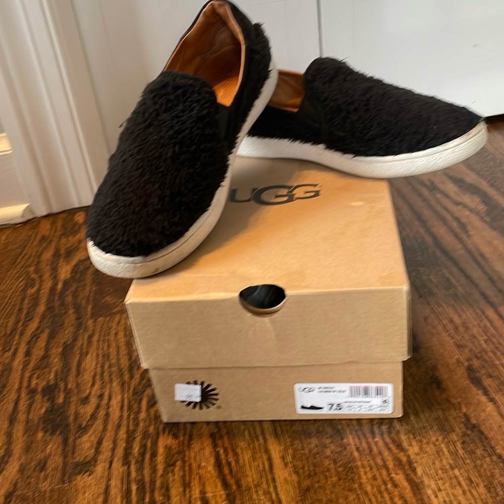 Fun comfy UGG Ricci, black slip-on sneakers. Fuzzy on the outside. Size 7 1/2.